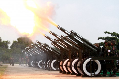Members of the 911 Paratrooper unit conduct a practice drill of the 101-gun artillery salute at their headquarters in Phnom Penh on Friday. The salute will be fired in honor of the late King Father Norodom Sihanouk on February 1 and again during his cremation on February 4. (Siv Channa)