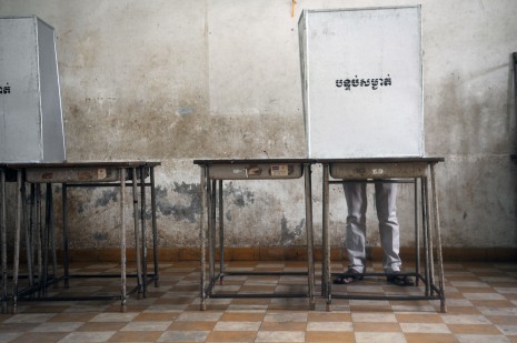 A voter casts his ballot Sunday morning at Chaktomuk High School in Phnom Penh. (Dene Hern-Chen/The Cambodia Daily)