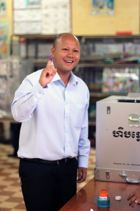Hun Many, the youngest son of Prime Minister Hun Sen and a CPP lawmaker candidate, casts his vote Sunday morning. (Alex Willemyns/The Cambodia Daily)