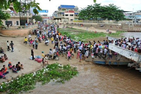 Voters traveling to their home towns and villages in the south of the country faced long delays on Saturday at the Neak Leung ferry crossing where vehicles were backed up by up to 3 kilometers from the town. (Simon Lewis/The Cambodia Daily)
