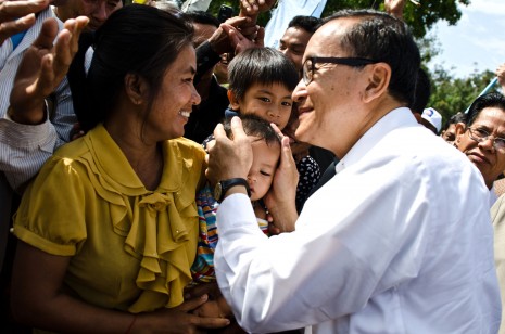 CNRP president Sam Rainsy meets supporters in Siem Reap on Sunday. (George Nickels)