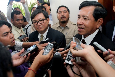 Talks Between Political Parties Prove Fruitless—Again 1 CPP secretary of state Prum Sokha, right, and CNRP lawmker Son Chhay speak with reporters on Tuesday after holding talks at the National Assembly to form a commission to investigate irregularities in the national election. (Siv Channa)