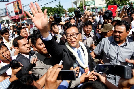Opposition party president Sam Rainsy arrives at the Phnom Penh International Airport on Friday where he was greeted by hundreds of supporters. Mr. Rainsy was in the U.S. where he attended his daughter's wedding and met with U.N. officials regarding irregularities during the national election. (Siv Channa)