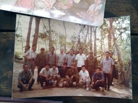 One of 38 photographs recently donated to DC-Cam depicts Khmer Rouge officials with a group of visitors, believed to be a Chinese delegation. (Documentation Center of Cambodia)