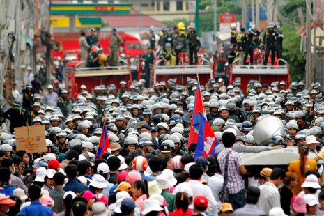 Several hundred military police officers backed up by three fire trucks block about 2,000 striking SL garment factory workers on Street 371 in Phnom Penh's Meanchey district as they try to march to Prime Minister Hun Sen's house near Independence Monument on Friday. (Siv Channa)