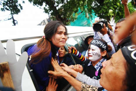 Jailed anti-eviction activist Yorm Bopha arrives at the Supreme Court in Phnom Penh to attend a final hearing in her case this morning. Concluding the court, the presiding judges ruled to temporarily free Ms. Bopha on bail, but ordered her case to be reinvestigated by the Appeal Court. (Lauren Crothers/The Cambodia Daily)