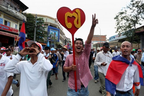 An opposition supporter holds a sign bearing the Khmer numeral for seven, the CNRP's position on ballot papers in July's national election, during a march through Phnom Penh on Sunday calling for Prime Minister Hun Sen to resign or call a new election. (Siv Channa)