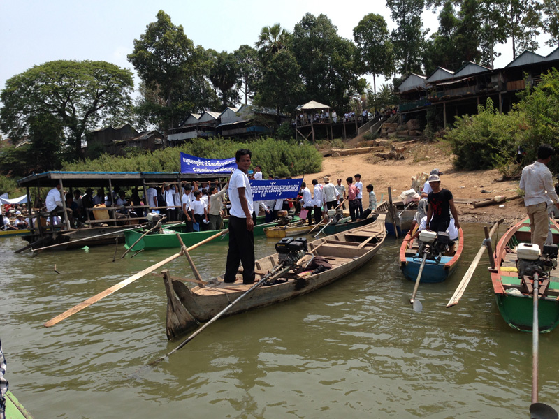 Protesters take to the Mekong River in Stung Treng province on Saturday to demand a halt to Laos’Don Sahong dam project, which they say will impact the livelihoods of people living along the river. (Lyda Ngin)