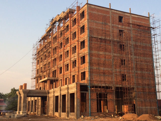 A six-story hotel being funded by the Cambodian Red Cross is under construction in Preah Vihear City. (Try Vichika)