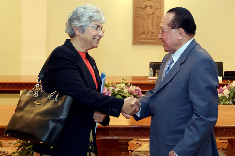 Foreign Affairs Minister Hor Namhong, right, shakes hands with Flavia Pansieri, the visiting U.N. Deputy High Commissioner for Human Rights, at the Foreign Affairs Ministry in Phnom Penh on Tuesday. (Siv Channa)