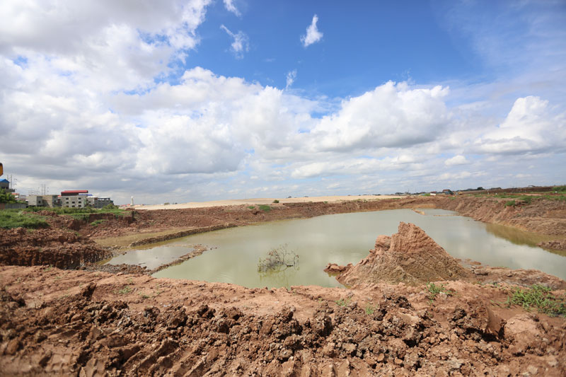 Driven by real estate speculation, sand is being used to fill in Boeng Tompun lake. (Kayle Hope/The Cambodia Daily)
