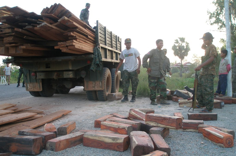 Soldiers surrender luxury rosewood they were attempting to smuggle through Siem Reap province in 2011. (Lay Vesna)