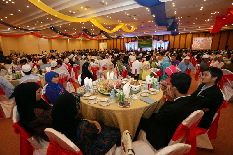 About 1,250 Cambodian Muslims attended a Ramadan celebration Friday night on Phnom Penh’s Koh Pich island. (Siv Channa/The Cambodia Daily)