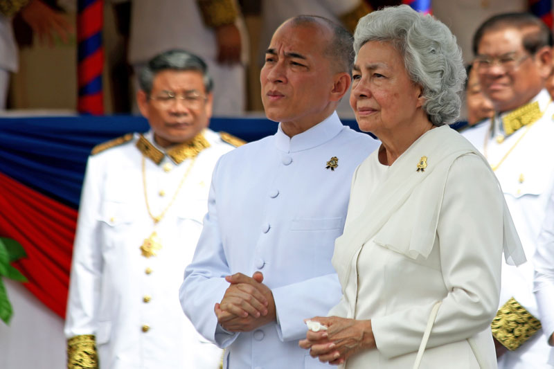 King Norodom Sihamoni and Queen Mother Norodom Monineath look on as the ashes of King Father Norodom Sihanouk arrive back at the Royal Palace. (Siv Channa/The Cambodia Daily)