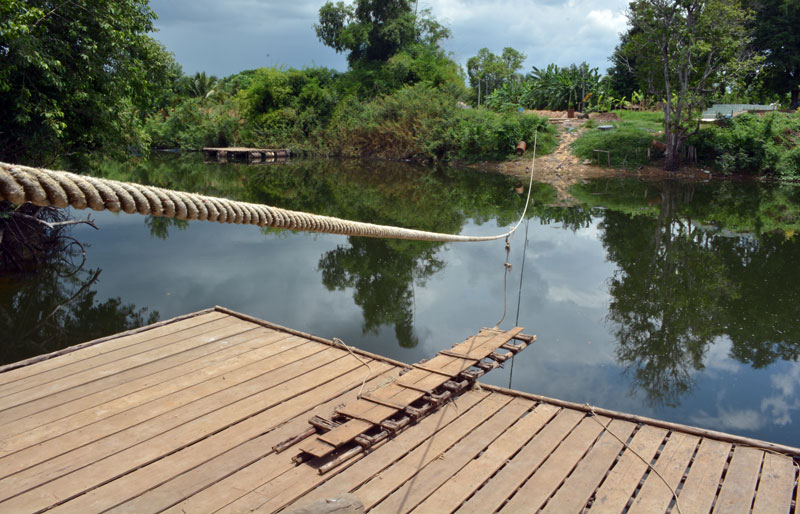A border crossing in Banteay Meanchey province on the Stung Bot river operating next to a border police station. (Alex Consiglio/The Cambodia Daily)