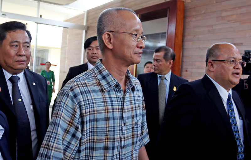 Thai yellow-shirt activist Veera Somkwamkid, freed from jail on Tuesday by royal pardon, arrives at the Phnom Penh International Airport on Wednesday morning to board a flight to Bangkok. (Siv Channa/The Cambodia Daily)