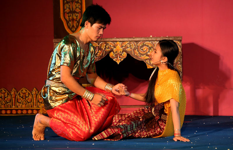 Teng Kimsor, left, and Horn Sreymi rehearse a scene from a Yike theater performance at the National Museum on Monday. (Siv Channa/The Cambodia Daily)