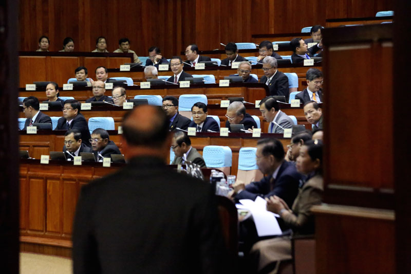 Lawmakers attend Tuesday's sitting of the National Assembly. (Siv Channa/The Cambodia Daily)