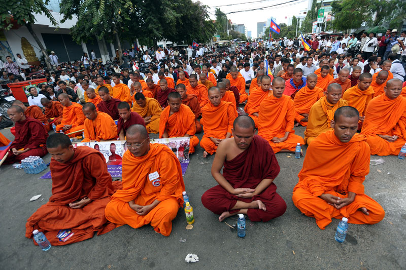 Monks lead a Buddhist blessing ceremony in front of the Vietnamese Embassy yesterday, where protesters have spent three days demanding an apology from a Vietnamese diplomat over comments he made about Kampuchea Krom. (Siv Channa/The Cambodia Daily)