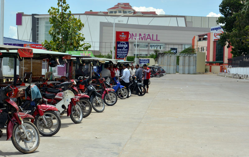 Tuk-tuks park behind Aeon Mall in Phnom Penh on Thursday. (Alex Consiglio/The Cambodia Daily)