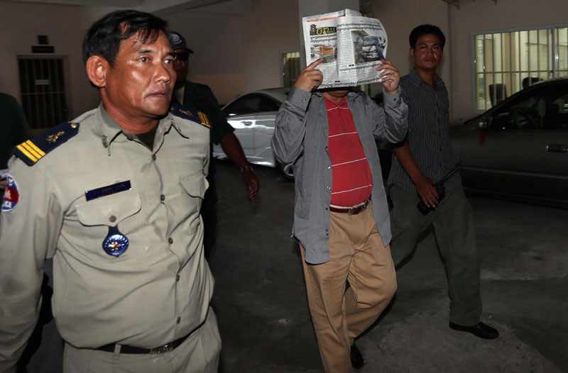 Cambodian-American businessman Richer San leaves the Phnom Penh Municipal Court on Wednesday evening following his arrest earlier in the day over his role in allegedly defrauding Phnom Penh dentist Eng Lykuong of $1 million. (Siv Channa/The Cambodia Daily)