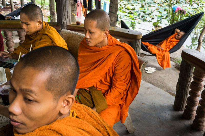 Monks organize a press conference at Phnom Penh's Wat Stung Meanchey for 67 families involved in a land dispute in Banteay Meanchey's Malai district. (John Vink)