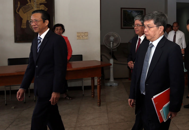 A Vietnamese delegation leaves the Ministry of Foreign Affairs on Thursday after meeting with Foreign Affairs Minister Hor Namhong. (Siv Channa/The Cambodia Daily)