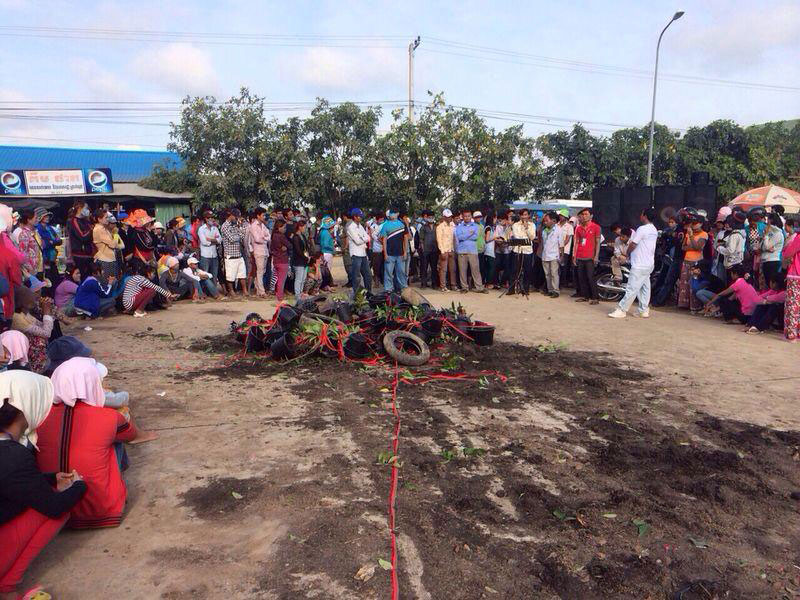 Protesting workers destroyed potted flowers and then threw them in a pile outside Phnom Penh's Y&W garment factory Wednesday morning. (Mai Vathana)