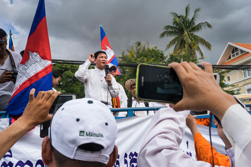 Thach Setha, head of the Khmer Kampuchea Krom Community, addresses protesters Wednesday outside the Vietnamese Embassy in Phnom Penh, on the last day of a five-day demonstration to demand an apology for comments made by an embassy spokesman in June. (John Vink)