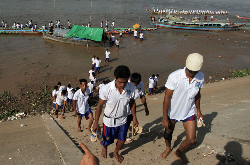 Oarsmen for the boat sponsored by Prime Minister Hun Sen. (Siv Channa/The Cambodia Daily)