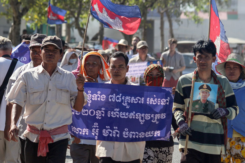 Villagers from Preah Vihear province march through Phnom Penh on their way to deliver a petition at the National Assembly on Monday. (Siv Channa/The Cambodia Daily)