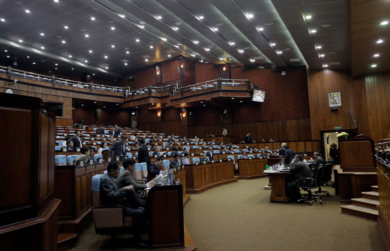 Lawmakers meet Monday at the National Assembly. (Siv Channa/The Cambodia Daily)