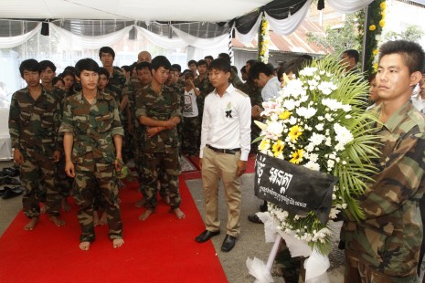 Hun Sen Mourns Death of Land Program Student Volunteer