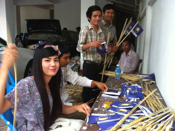 In Search of Votes, CNRP Turns to Youth and Beauty