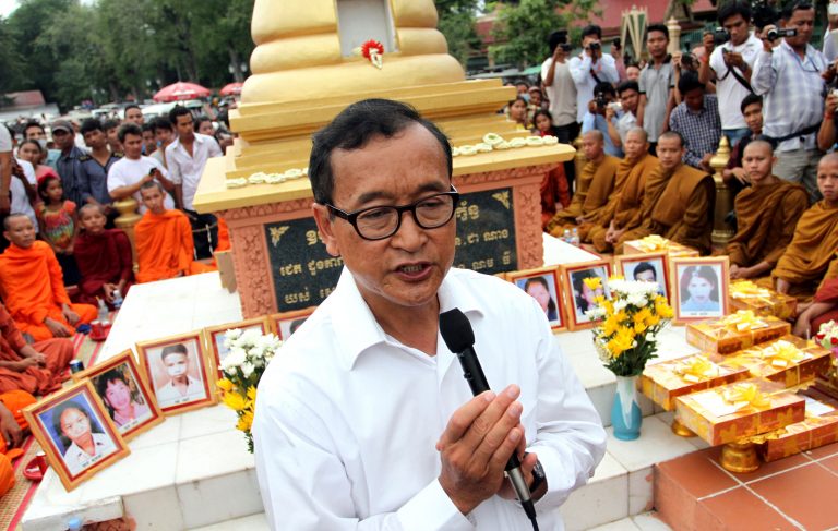 Rainsy Makes Symbolic Speech at Grenade Attack Memorial