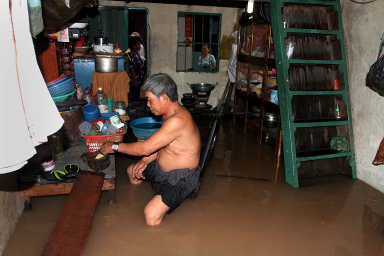 Flooding in Phnom Penh Nears Emergency Level
