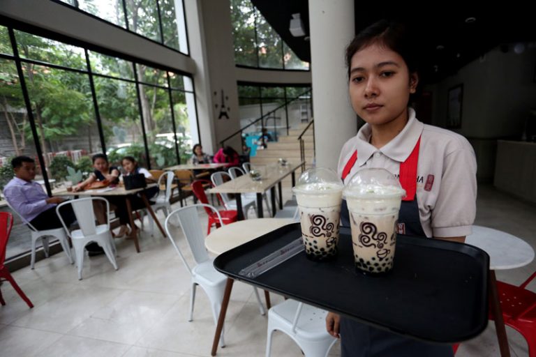 City’s Teenagers Swept Up in Bubble Tea Boom