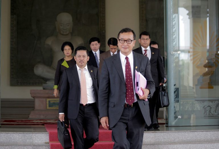 Rainsy Sees Role ‘Above Politics’ After Resignation