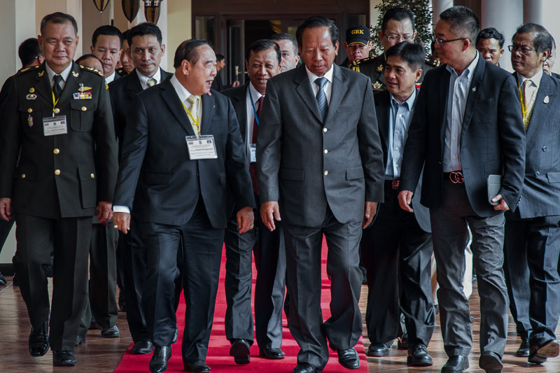 Defense Minister Tea Banh, center-right, and his Thai counterpart, Prawit Wongsuwan, center-left, enter the 10th General Border Committee meeting at the Sofitel Hotel in Phnom Penh on Wednesday. (Neou Vannarin/The Cambodia Daily)