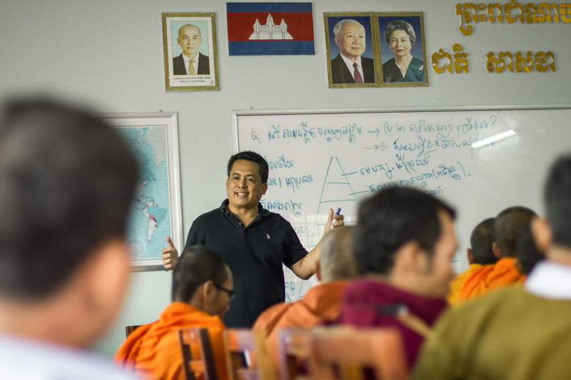 Kem Ley speaks to a group of students and monks during a public forum in Battambang City on Sunday morning. (Alex Willemyns/The Cambodia Daily)