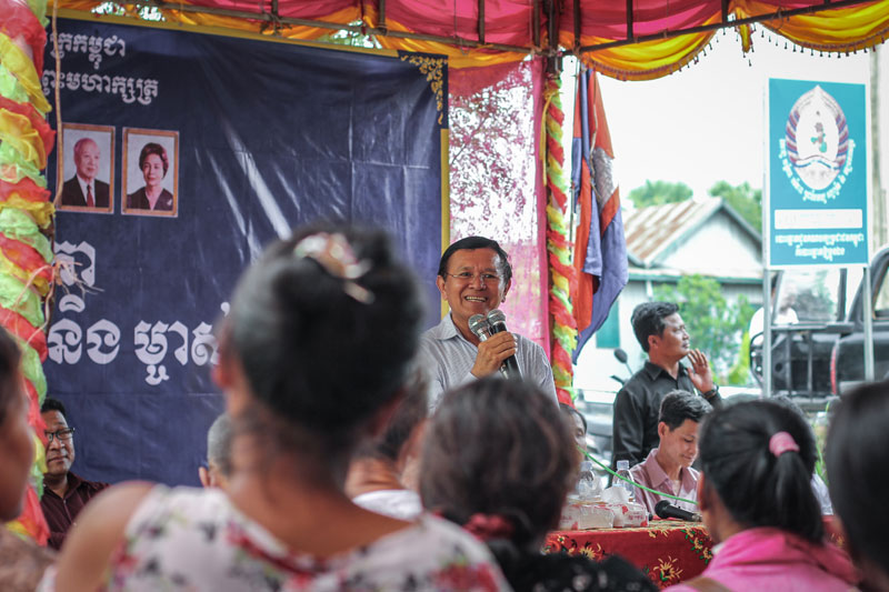 CNRP Vice President Kem Sokha takes questions from the audience after delivering a speech in 2014. (Alex Willemyns/The Cambodia Daily)