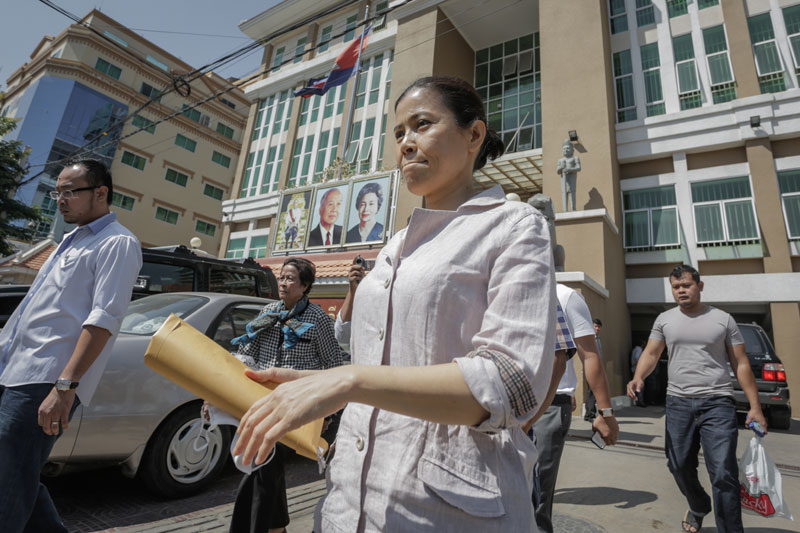 Lay Huong leaves the Phnom Penh Municipal Court on Thursday after being denied bail. (Siv Channa/The Cambodia Daily)