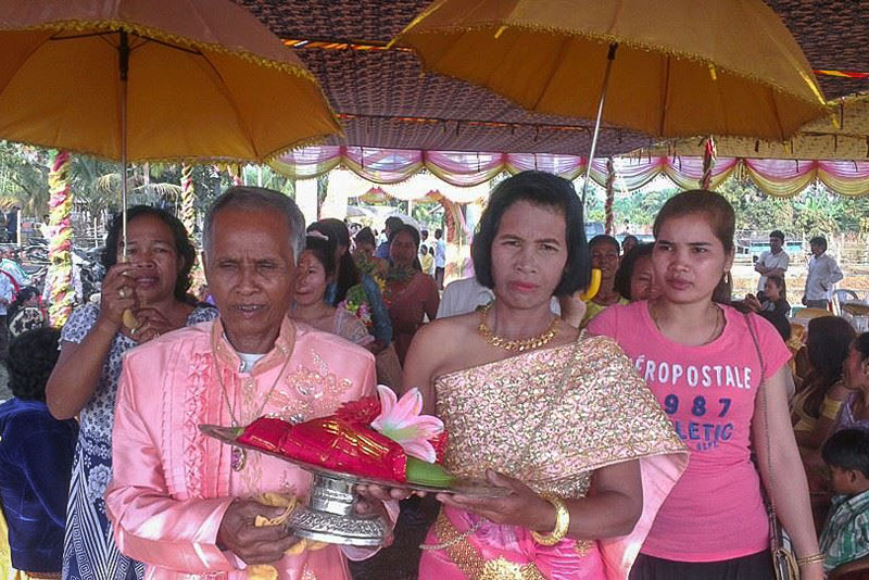 An elderly couple takes part in a traditional Cambodian wedding ceremony in Kompong Chhnang province on Wednesday along with four other couples who remained together after being forced to marry during the Khmer Rouge era. (Man Sokkoeun)