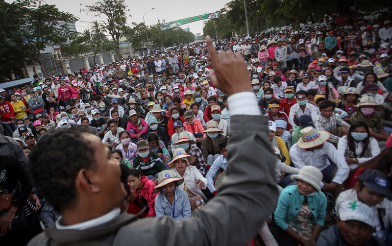 Striking garment factory workers demonstrate outside the Labor Ministry in Phnom Penh in December 2013 amid a series of escalating protests for a minimum wage of $160 per month. (Siv Channa/The Cambodia Daily)