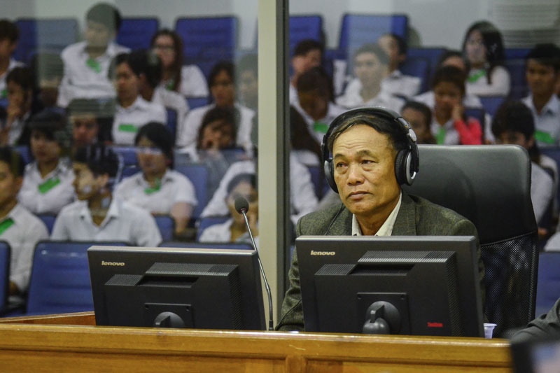 Civil party Soy Sen speaks about his experiences inside Kraing Ta Chan prison at the Khmer Rouge tribunal Wednesday. (ECCC)