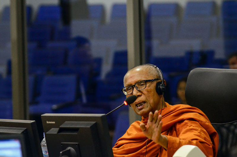 Em Phoeung, Kampot province's chief monk, gives evidence at the Khmer Rouge tribunal yesterday. (ECCC)