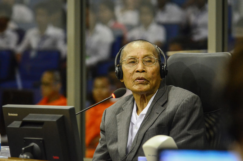 Alleged former Kraing Ta Chan prison chief Phann Chhen addresses the Khmer Rouge tribunal Wednesday. (ECCC)