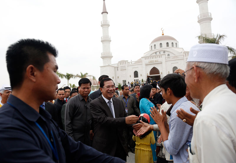 Prime Minister Hun Sen greets people at the inauguration of the Alserkal mosque in Phnom Penh on Friday. (Siv Channa/The Cambodia Daily)
