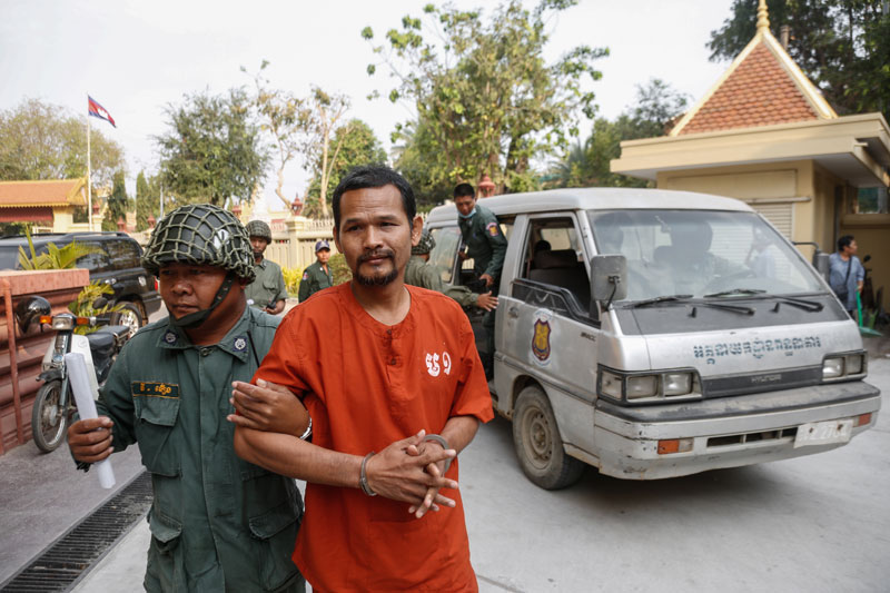 Opposition CNRP official Meach Sovannara is escorted into the Supreme Court on Wednesday for a bail hearing. (Siv Channa/The Cambodia Daily)