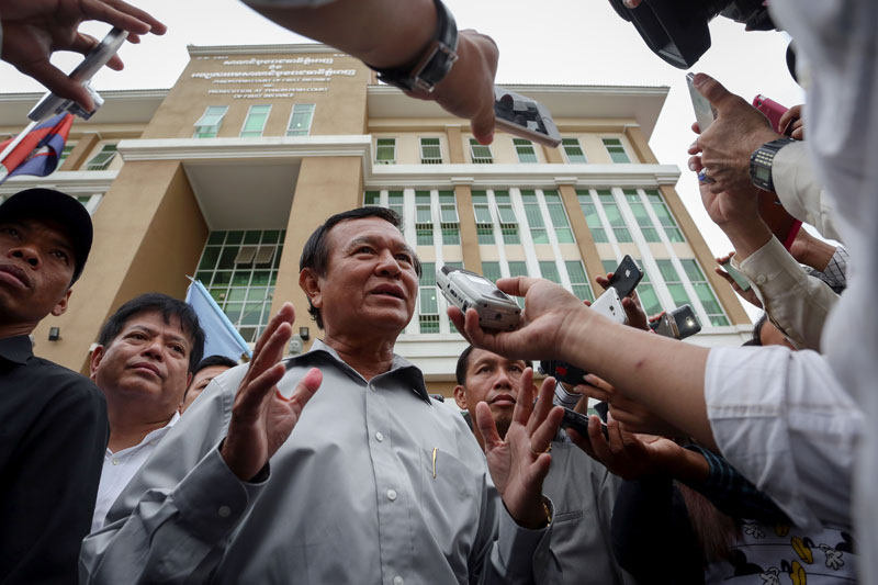 CNRP Vice President Kem Sokha speaks to reporters after being summoned to the Phnom Penh Municipal Court on July 25, days after an opposition protest at Freedom Park turned violent. (Siv Channa/The Cambodia Daily)